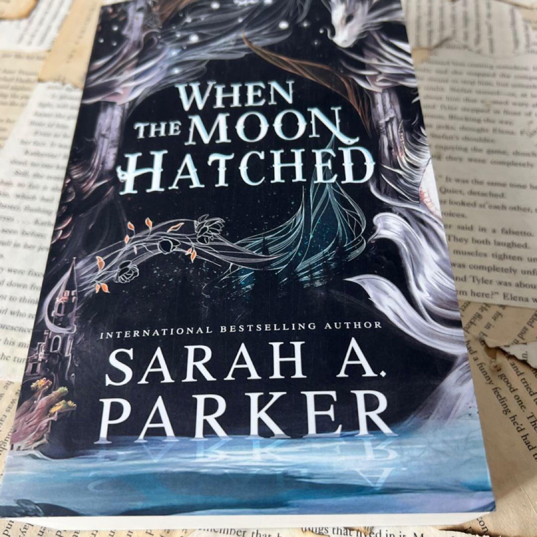 When the Moon Hatched (The Moonfall Series #1)